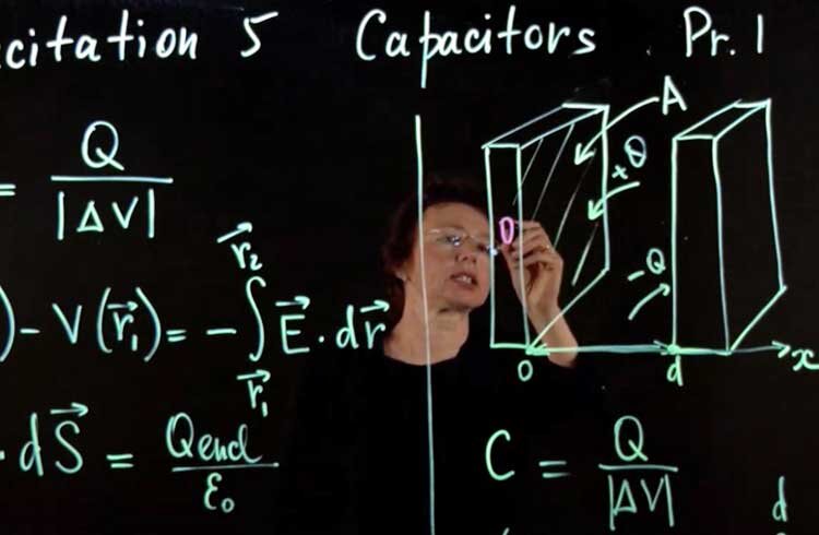 Tatiana Erukhimova explaining capacitors